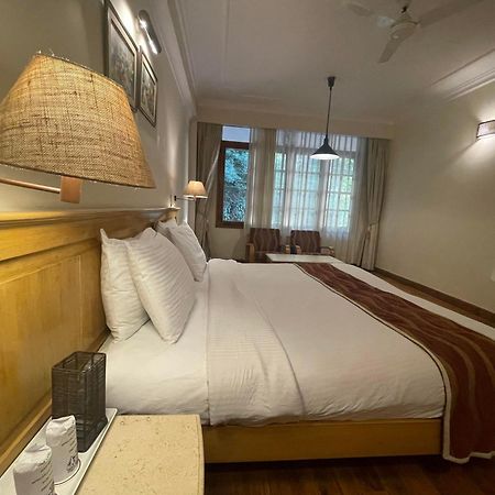 Hotel Willow Banks - Boutique 4 Star Hotel On The Mall Road Shimla Buitenkant foto