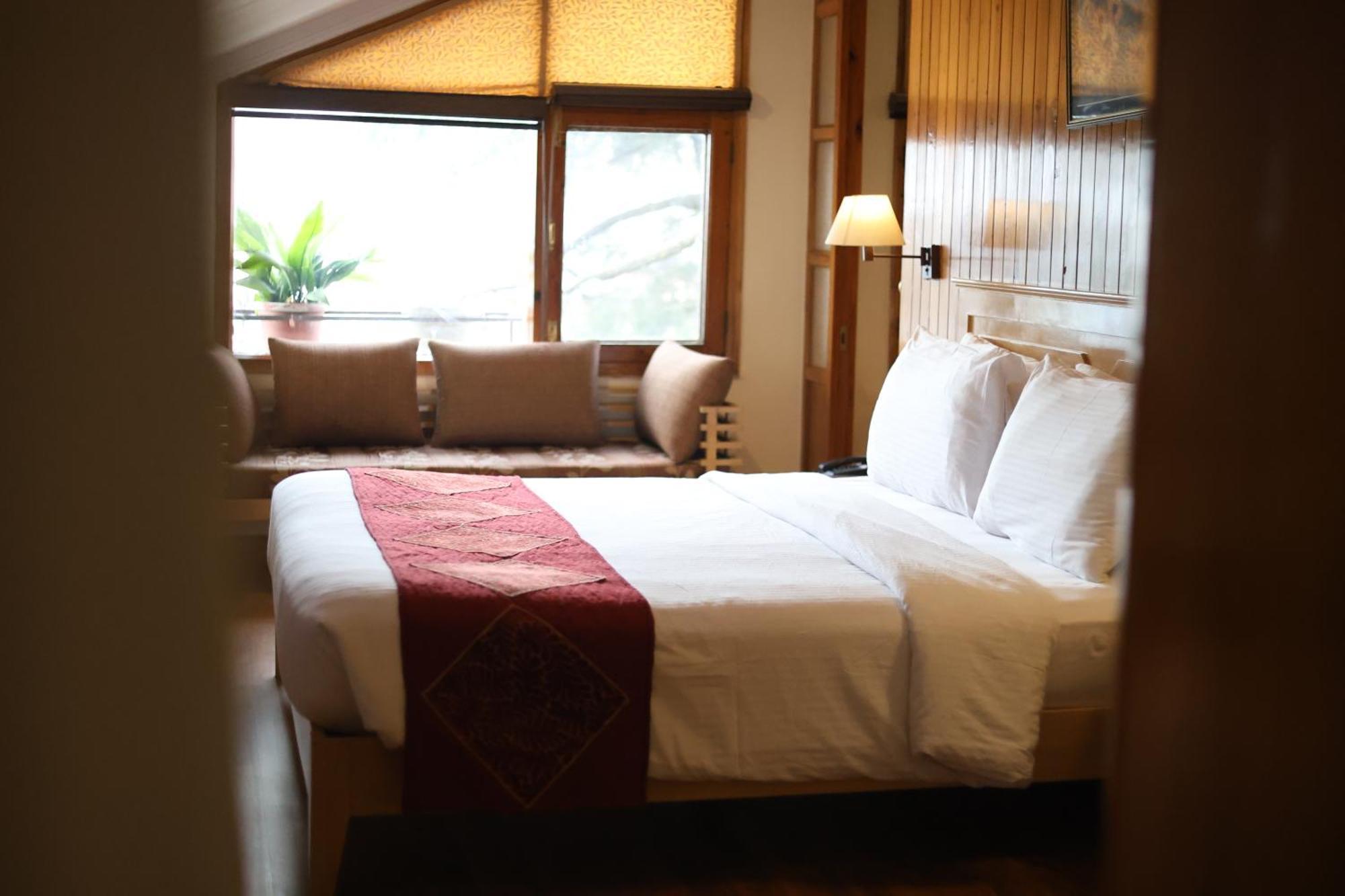 Hotel Willow Banks - Boutique 4 Star Hotel On The Mall Road Shimla Buitenkant foto