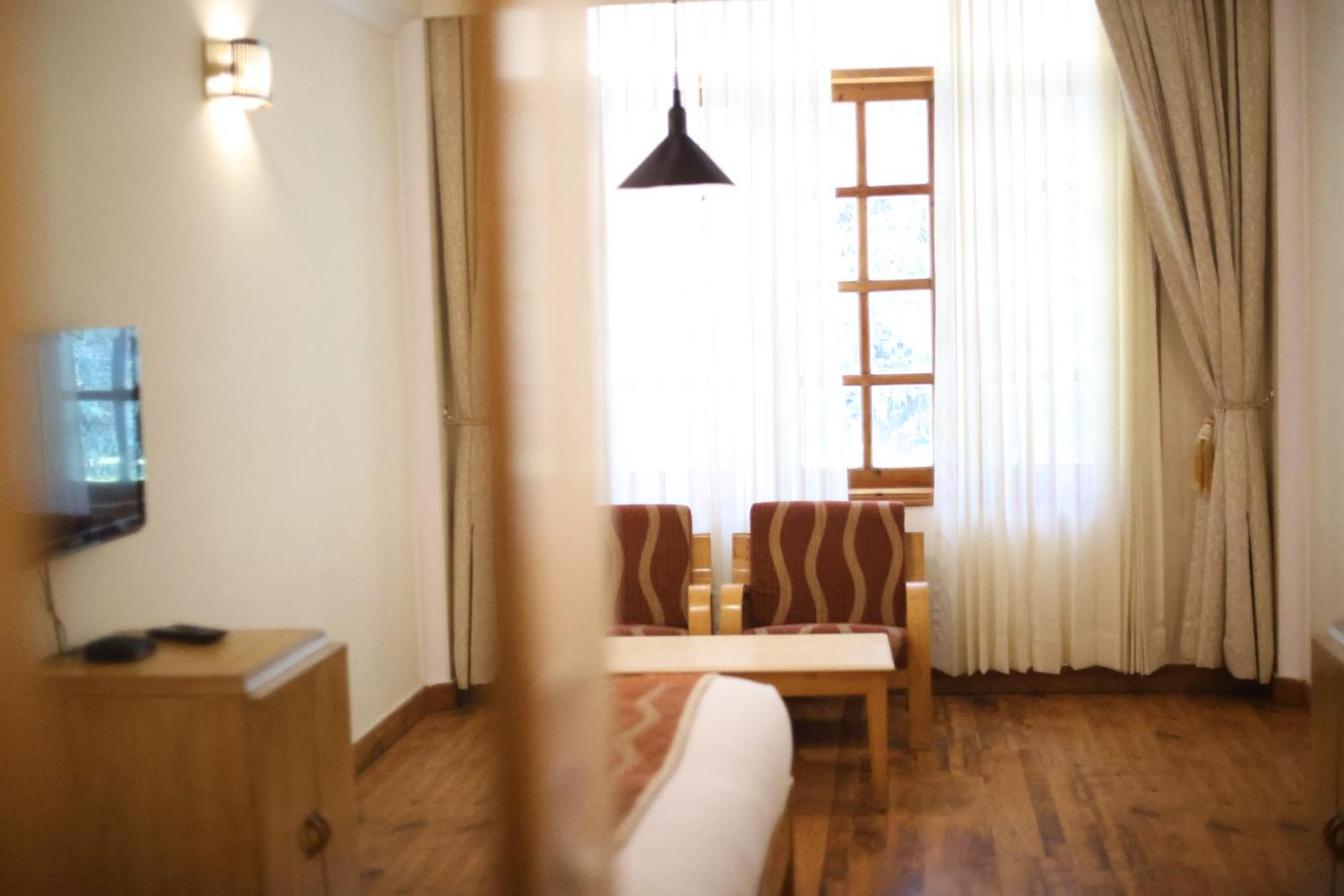 Hotel Willow Banks - Boutique 4 Star Hotel On The Mall Road Shimla Buitenkant foto
